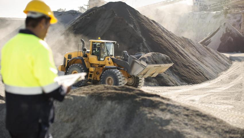 تسجيل البيانات الأساسية وإدارة البيانات